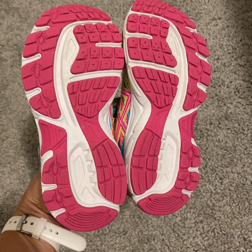 Kids shoes - size 11 - Picture 3 of 4